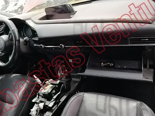 MAZDA CX-30 2022, foto 14 de 19