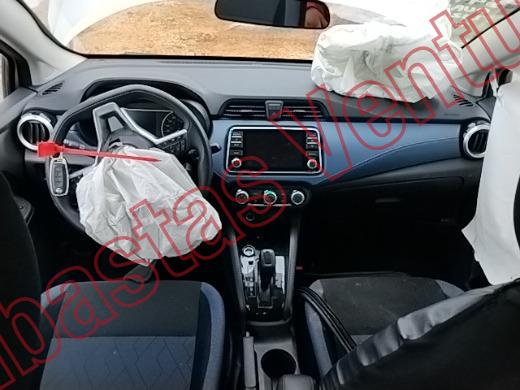 NISSAN VERSA 2025, foto 14 de 19