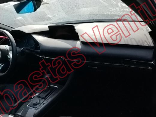 MAZDA MAZDA 3 2024, foto 14 de 19