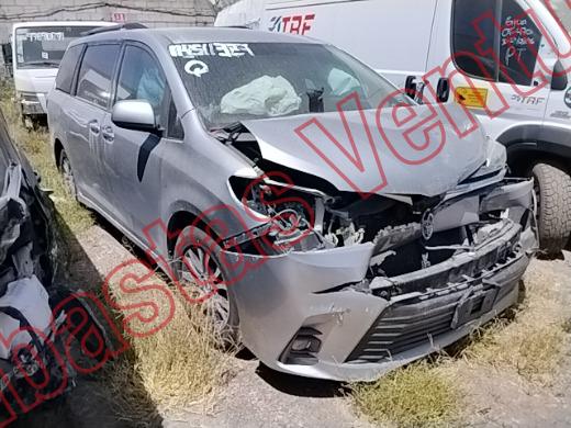 TOYOTA SIENNA 2019, foto 3 de 19