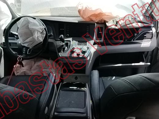 TOYOTA SIENNA 2019, foto 14 de 19