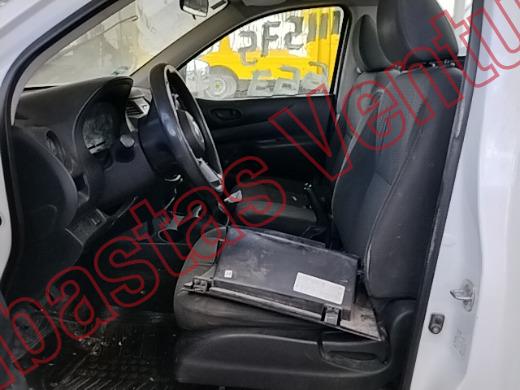 NISSAN NP 300 2021, foto 16 de 19