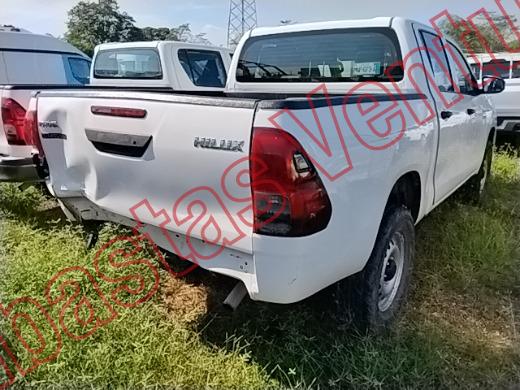 TOYOTA HILUX 2023, foto 5 de 19