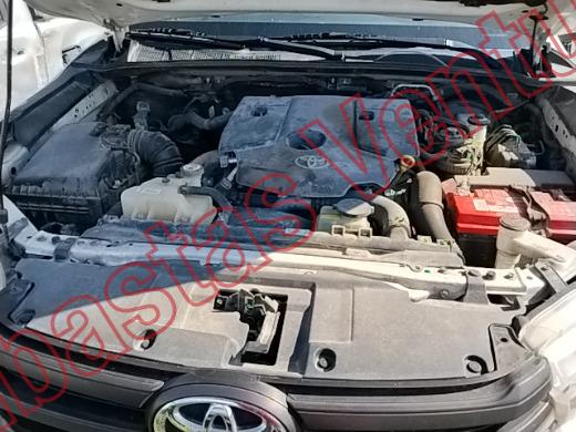 TOYOTA HILUX 2023, foto 10 de 19