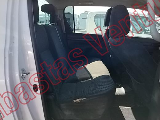 TOYOTA HILUX 2023, foto 13 de 19