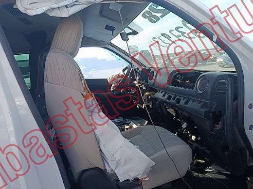 NISSAN URVAN 2023, foto 12 de 19