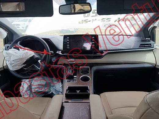 TOYOTA SIENNA 2022, foto 14 de 19
