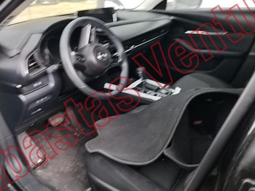 MAZDA CX30 2025, foto 17 de 19