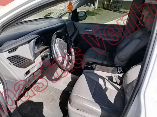 TOYOTA SIENNA 2019, foto 17 de 19