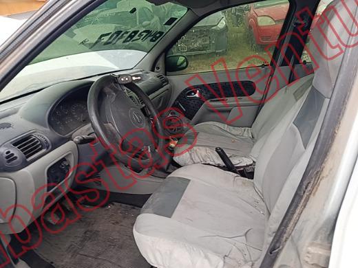 NISSAN PLATINA 2004, foto 17 de 19