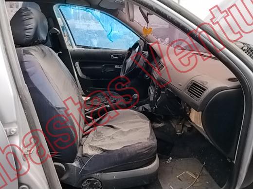 VOLKSWAGEN JETTA 2003, foto 12 de 19