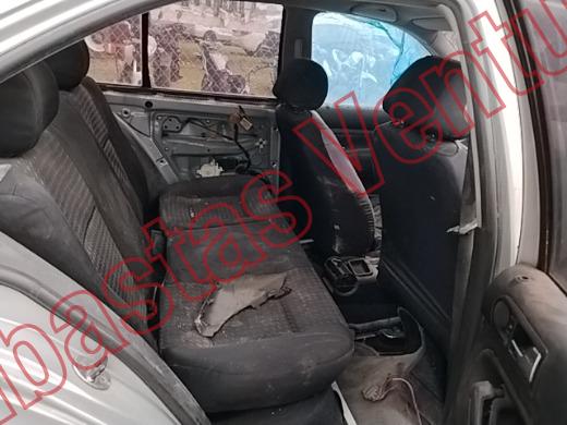 VOLKSWAGEN JETTA 2003, foto 13 de 19
