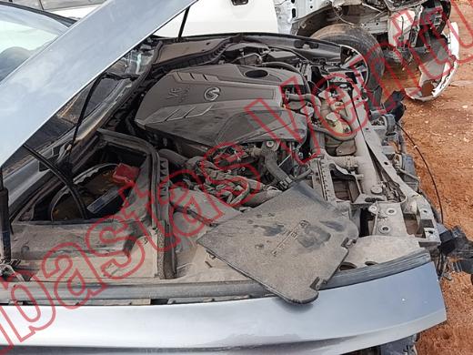 INFINITI Q60 2017, foto 11 de 19