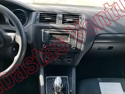 VOLKSWAGEN JETTA 2018, foto 14 de 19