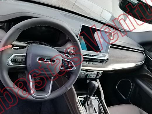 JEEP COMMANDER 2025, foto 14 de 19