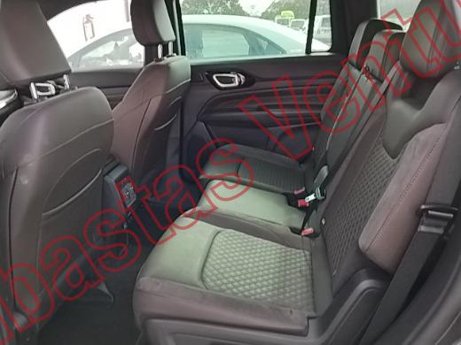 JEEP COMMANDER 2025, foto 16 de 19