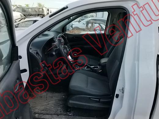 NISSAN NP 300 2021, foto 16 de 19