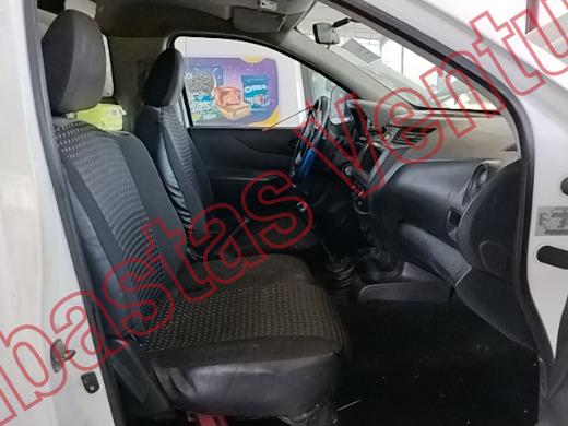 NISSAN NP 300 2017, foto 12 de 19