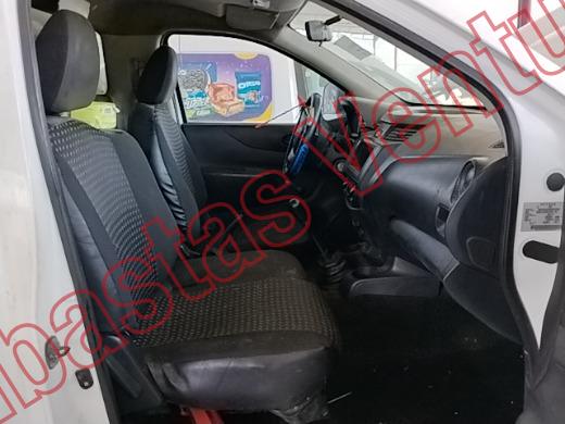 NISSAN NP 300 2017, foto 13 de 19
