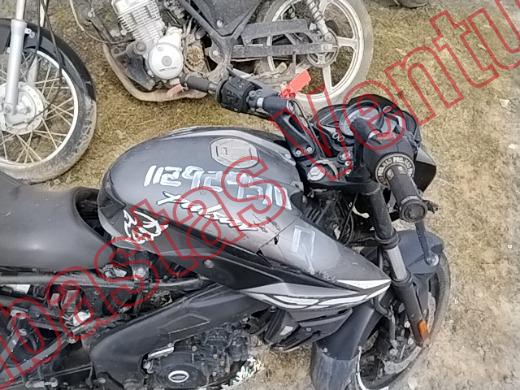 BAJAJ PULSAR 200 2023, foto 12 de 19