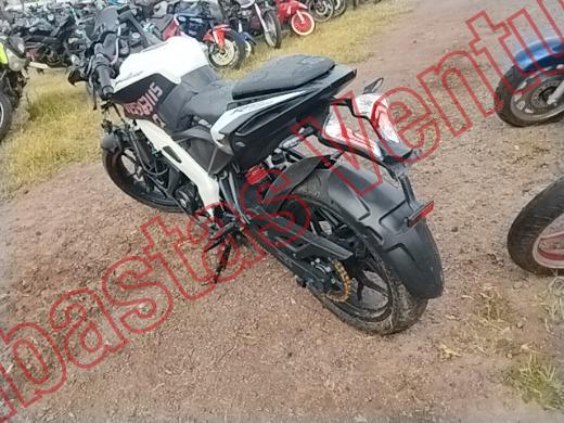 BAJAJ PULSAR 200 2024, foto 7 de 19