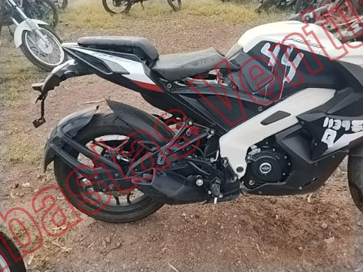 BAJAJ PULSAR 200 2024, foto 13 de 19