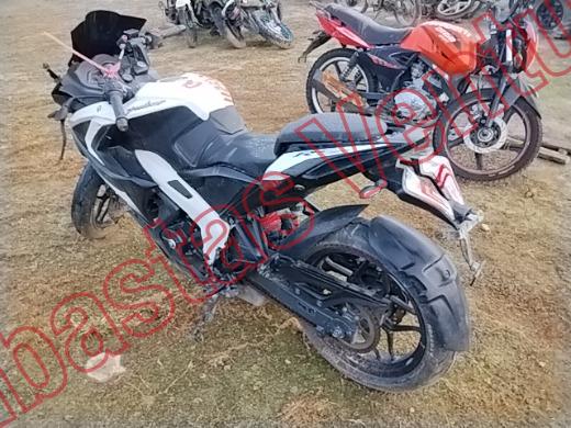 BAJAJ PULSAR 200 RS 2023, foto 7 de 19