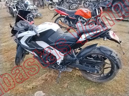 BAJAJ PULSAR 200 RS 2023, foto 8 de 19