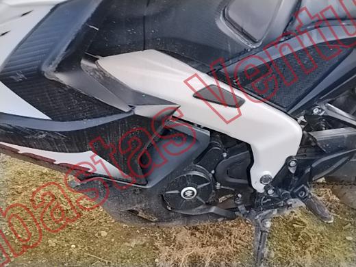 BAJAJ PULSAR 200 RS 2023, foto 9 de 19
