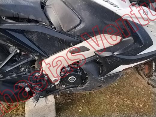 BAJAJ PULSAR 200 RS 2023, foto 11 de 19