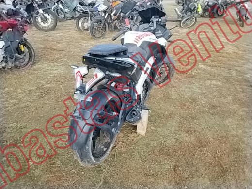 BAJAJ PULSAR 200 RS 2023, foto 15 de 19