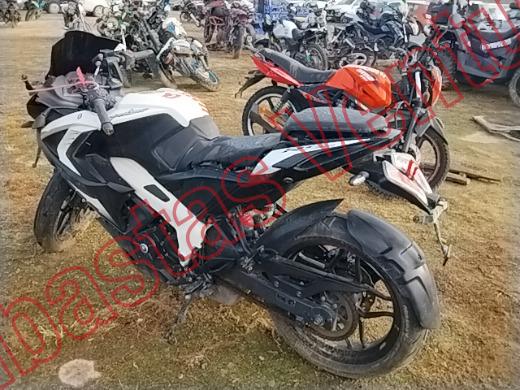 BAJAJ PULSAR 200 RS 2023, foto 16 de 19