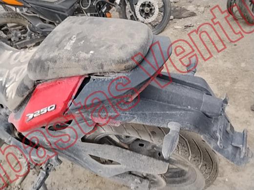 BAJAJ DOMINAR 2022, foto 16 de 19