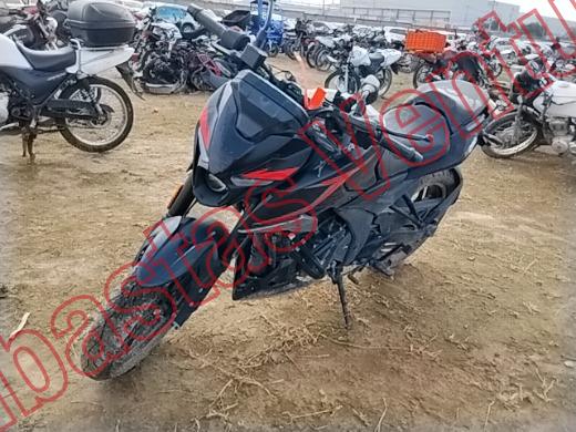 BAJAJ PULSAR 200 2026, foto 1 de 19
