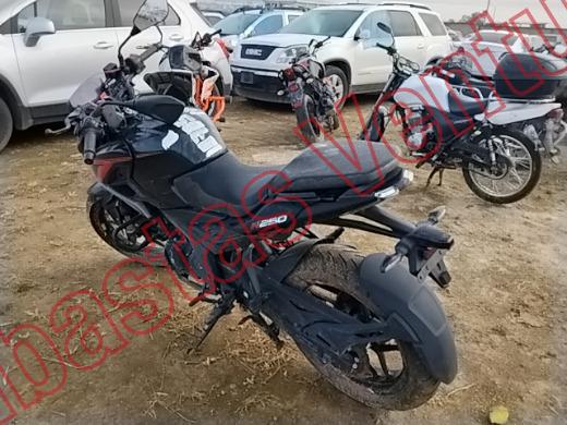 BAJAJ PULSAR 200 2026, foto 7 de 19
