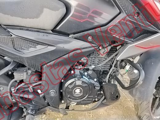 BAJAJ PULSAR 200 2026, foto 11 de 19