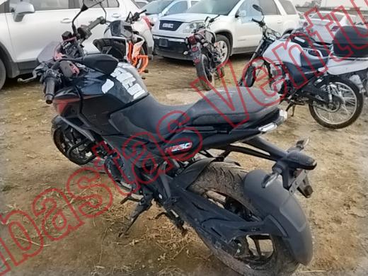BAJAJ PULSAR 200 2026, foto 15 de 19