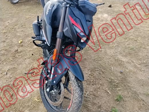 BAJAJ PULSAR 200 2026, foto 18 de 19