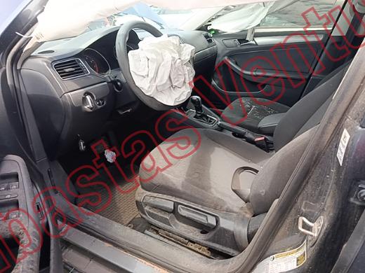 VOLKSWAGEN JETTA 2015, foto 17 de 19