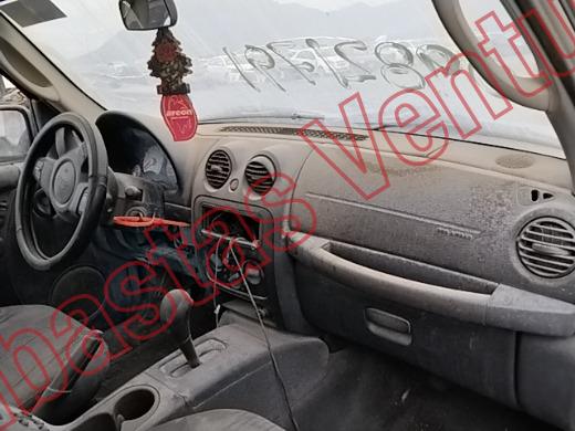 JEEP LIBERTY 2004, foto 14 de 19