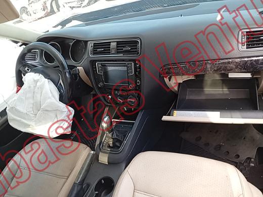 VOLKSWAGEN JETTA 2017, foto 14 de 19