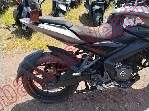 BAJAJ PULSAR 200 2021, foto 13 de 19