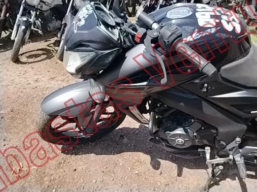 BAJAJ PULSAR 200 2021, foto 17 de 19