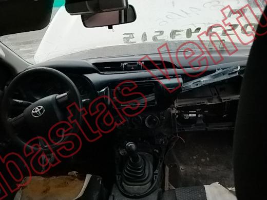 TOYOTA HILUX 2016, foto 13 de 19