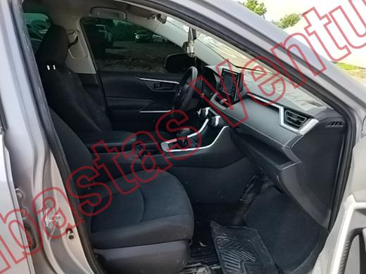 TOYOTA RAV4 2020, foto 12 de 19