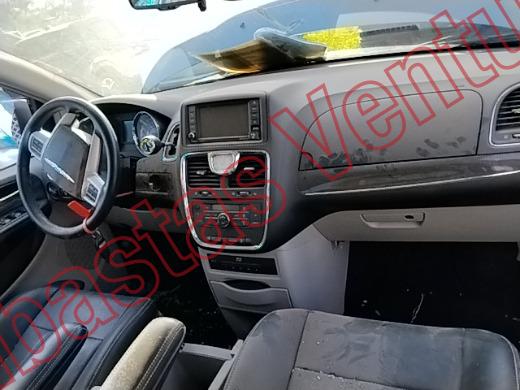 CHRYSLER TOWN AND COUNTRY 2015, foto 14 de 19