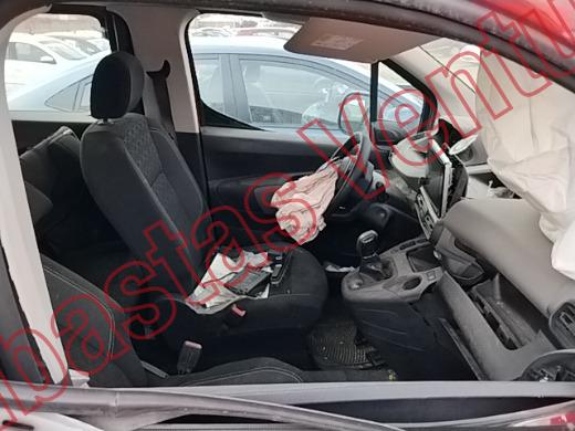 PEUGEOT RIFTER 2020, foto 12 de 19