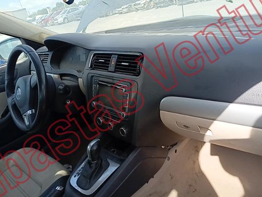 VOLKSWAGEN JETTA MK VI 2011, foto 14 de 19