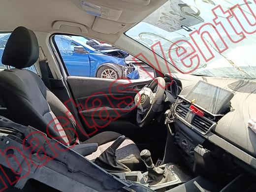 MAZDA MAZDA 3 2015, foto 12 de 19