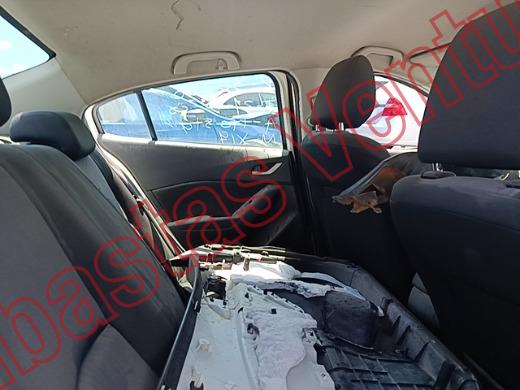 MAZDA MAZDA 3 2015, foto 13 de 19